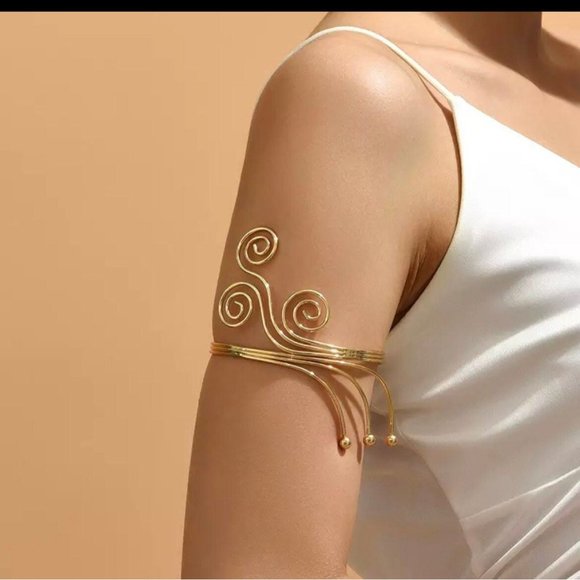 Armlet arm cuff bracelet, gold armband, flower arm cuff boho upper arm bracelet - Picture 1 of 6